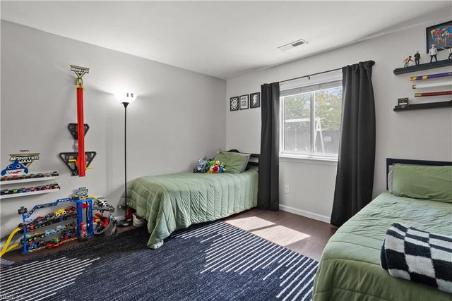 3833 Sunstream PW, Virginia Beach, VA 23456