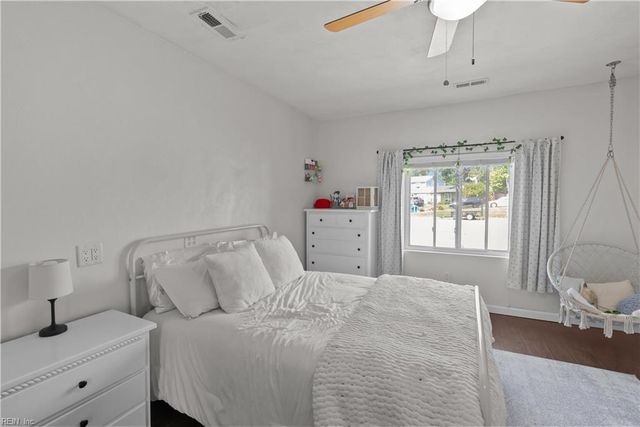 3833 Sunstream PW, Virginia Beach, VA 23456