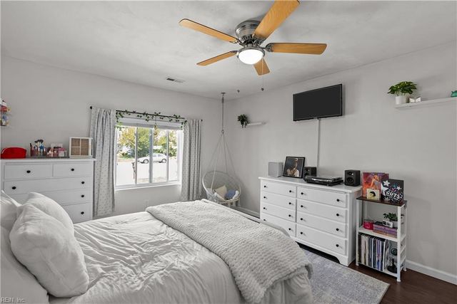 3833 Sunstream PW, Virginia Beach, VA 23456