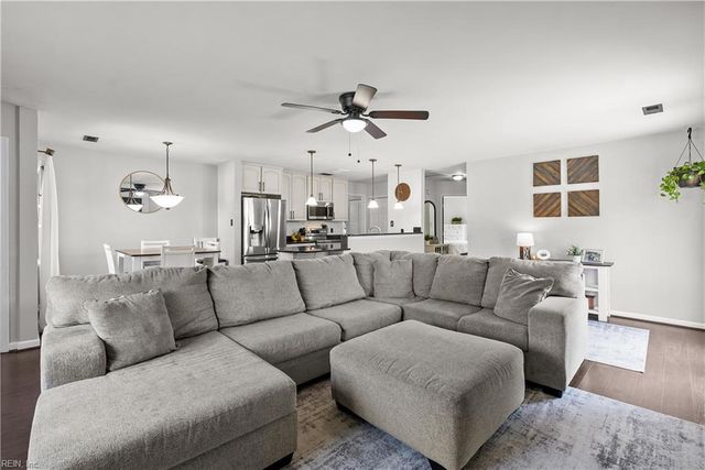 3833 Sunstream PW, Virginia Beach, VA 23456