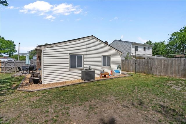 3833 Sunstream PW, Virginia Beach, VA 23456