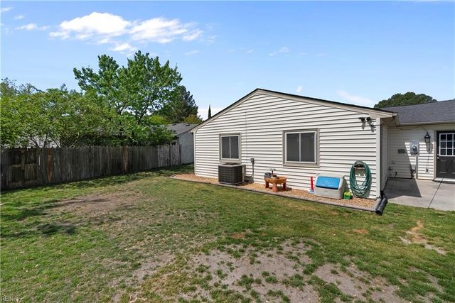 3833 Sunstream PW, Virginia Beach, VA 23456