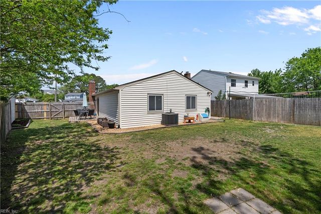 3833 Sunstream PW, Virginia Beach, VA 23456