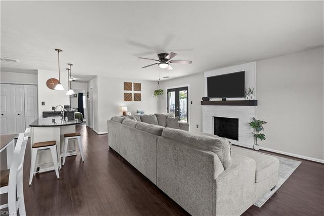 3833 Sunstream PW, Virginia Beach, VA 23456