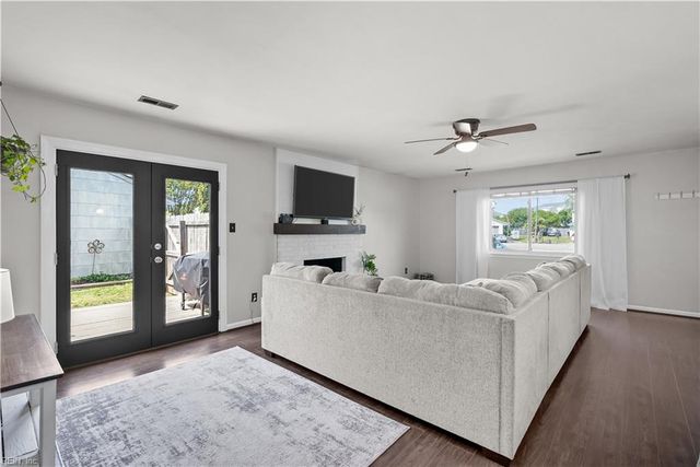 3833 Sunstream PW, Virginia Beach, VA 23456