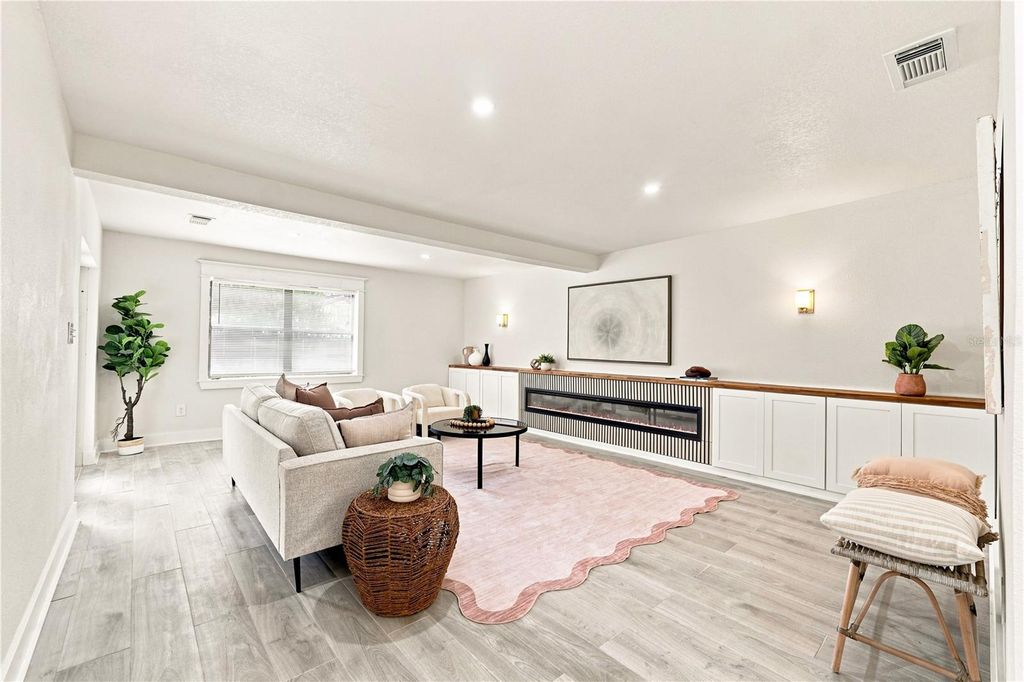 Image 17 of property listing at 724 MONMOUTH WAY, Winter Park, FL 32792