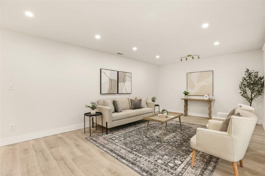 Image 20 of property listing at 724 MONMOUTH WAY, Winter Park, FL 32792