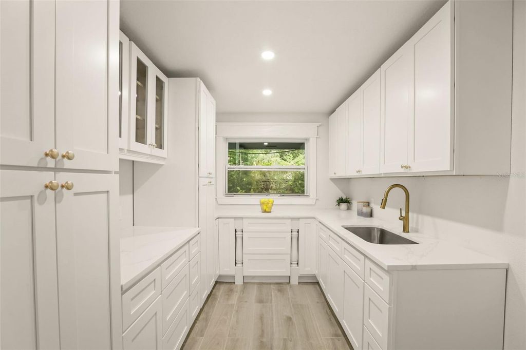 Image 4 of property listing at 724 MONMOUTH WAY, Winter Park, FL 32792