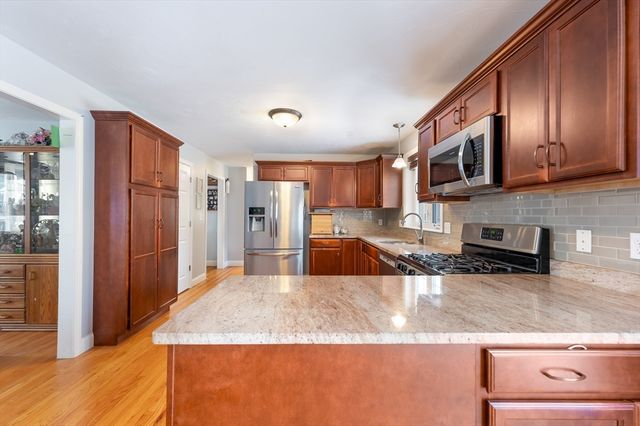 35 Sophia Ln, Bridgewater, MA 02324