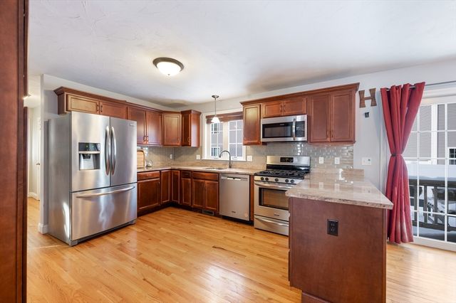 35 Sophia Ln, Bridgewater, MA 02324