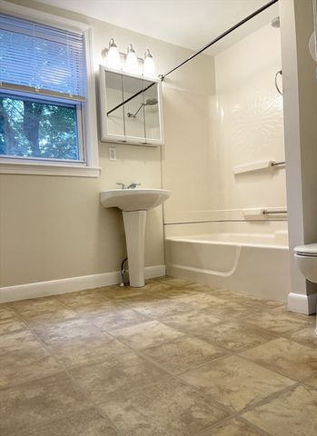 20 Boylston St 4, Lowell, MA 01852