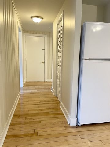 20 Boylston St 4, Lowell, MA 01852