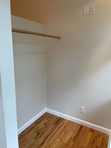 20 Boylston St 4, Lowell, MA 01852