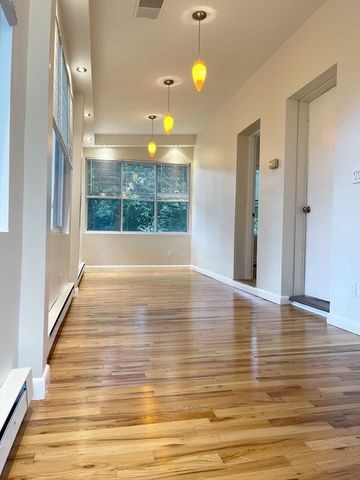 20 Boylston St 4, Lowell, MA 01852