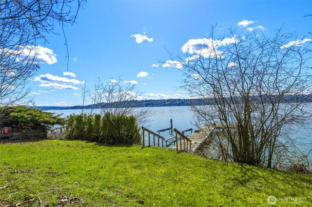 8449 W Mercer Way, Mercer Island, WA 98040