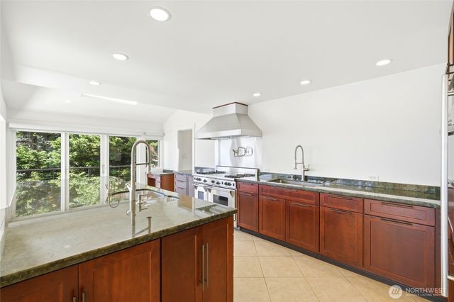 8449 W Mercer Way, Mercer Island, WA 98040