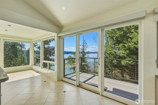 8449 W Mercer Way, Mercer Island, WA 98040