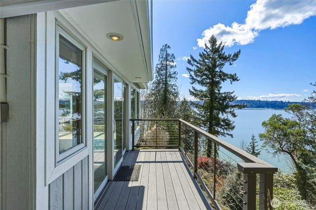 8449 W Mercer Way, Mercer Island, WA 98040