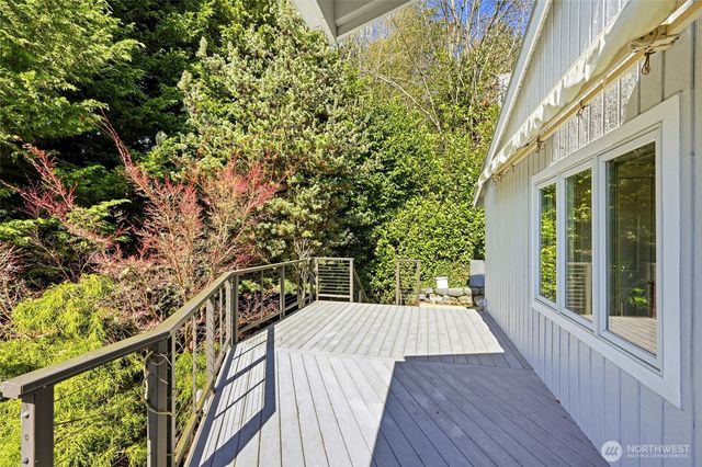 8449 W Mercer Way, Mercer Island, WA 98040