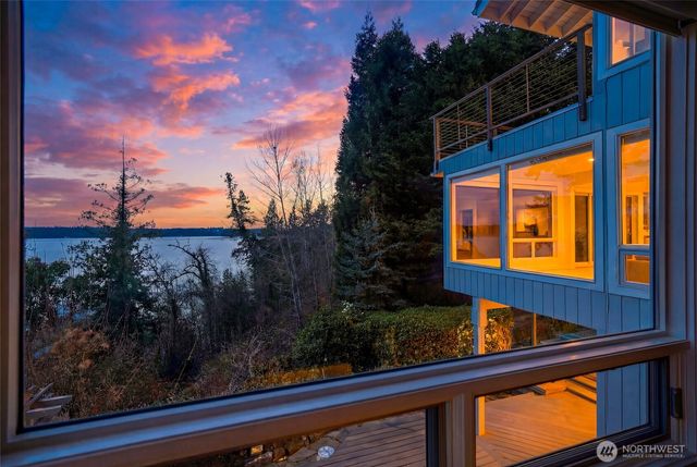 8449 W Mercer Way, Mercer Island, WA 98040