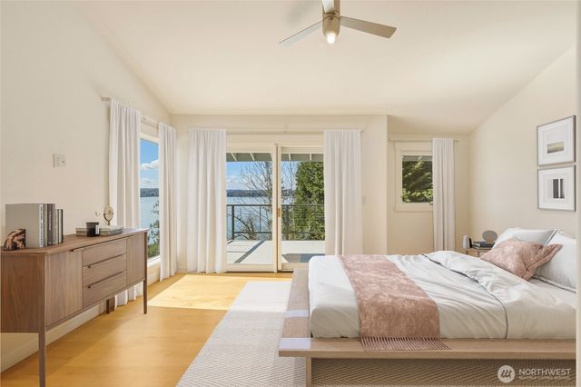 8449 W Mercer Way, Mercer Island, WA 98040