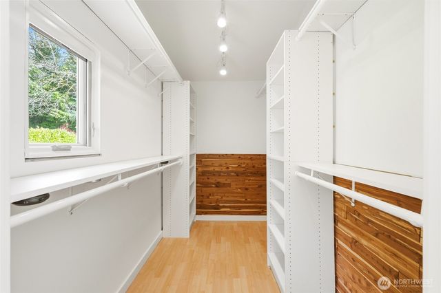 8449 W Mercer Way, Mercer Island, WA 98040