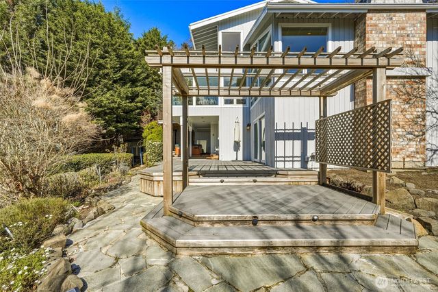 8449 W Mercer Way, Mercer Island, WA 98040