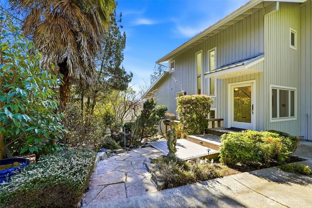 8449 W Mercer Way, Mercer Island, WA 98040