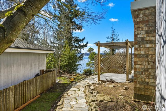 8449 W Mercer Way, Mercer Island, WA 98040