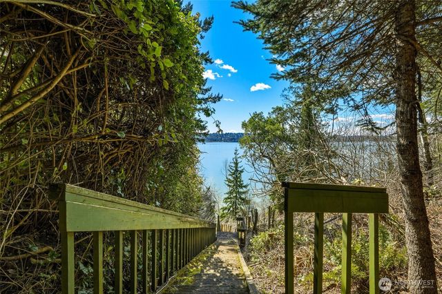 8449 W Mercer Way, Mercer Island, WA 98040