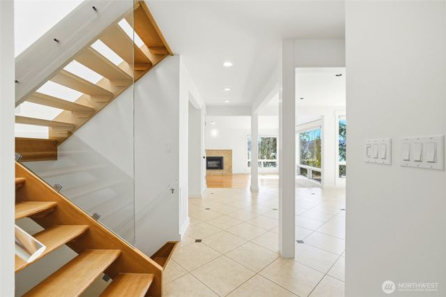 8449 W Mercer Way, Mercer Island, WA 98040