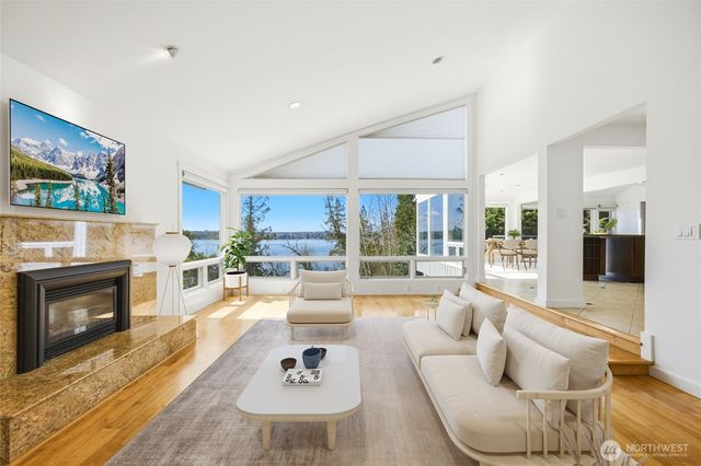 8449 W Mercer Way, Mercer Island, WA 98040