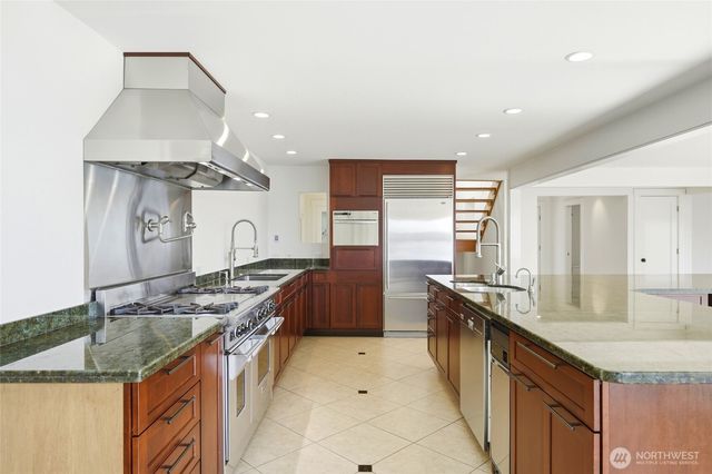 8449 W Mercer Way, Mercer Island, WA 98040