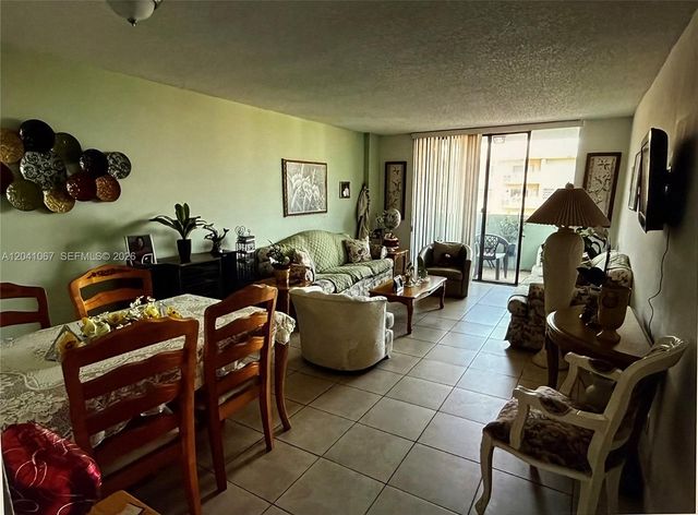 1825 W 44th Pl 707, Hialeah, FL 33012
