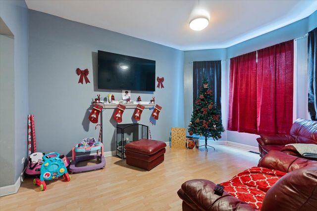 6615 S Rhodes Avenue, Chicago, IL 60637