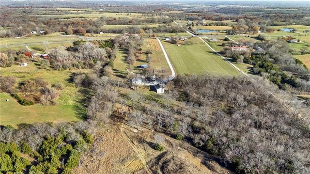 20065 McLouth Road, Tonganoxie, KS 66086