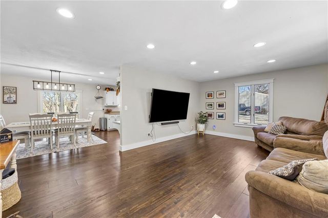 20065 McLouth Road, Tonganoxie, KS 66086