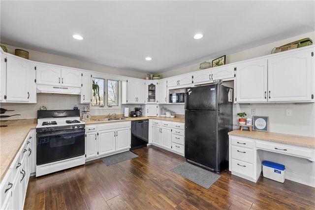 20065 McLouth Road, Tonganoxie, KS 66086