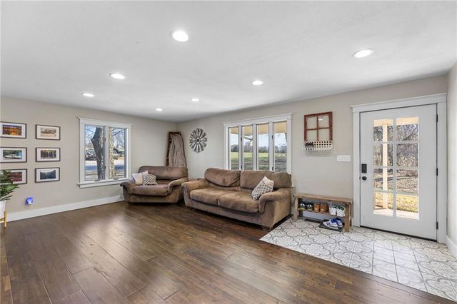 20065 McLouth Road, Tonganoxie, KS 66086