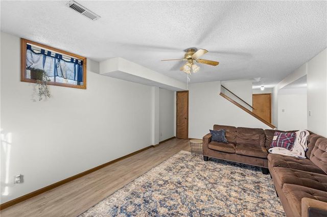 20065 McLouth Road, Tonganoxie, KS 66086