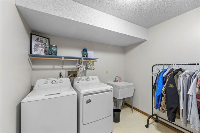 20065 McLouth Road, Tonganoxie, KS 66086