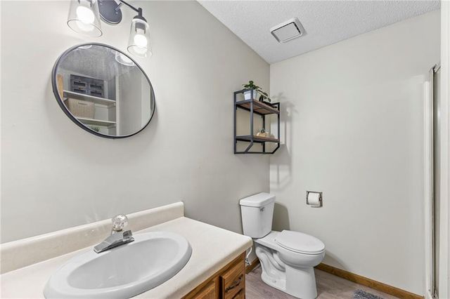 20065 McLouth Road, Tonganoxie, KS 66086