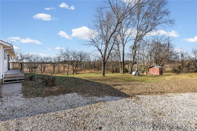 20065 McLouth Road, Tonganoxie, KS 66086