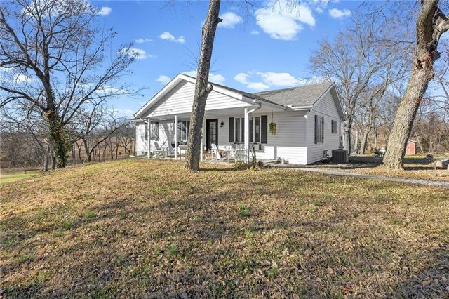 20065 McLouth Road, Tonganoxie, KS 66086
