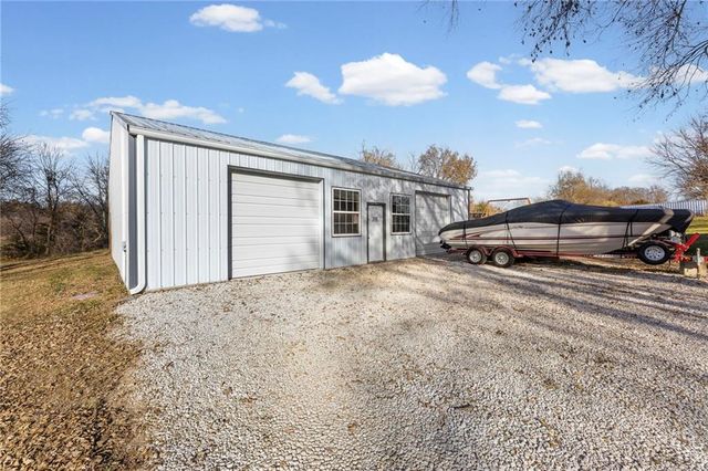 20065 McLouth Road, Tonganoxie, KS 66086