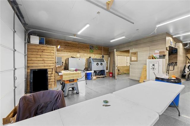 20065 McLouth Road, Tonganoxie, KS 66086