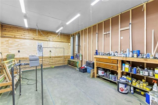 20065 McLouth Road, Tonganoxie, KS 66086