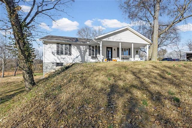 20065 McLouth Road, Tonganoxie, KS 66086