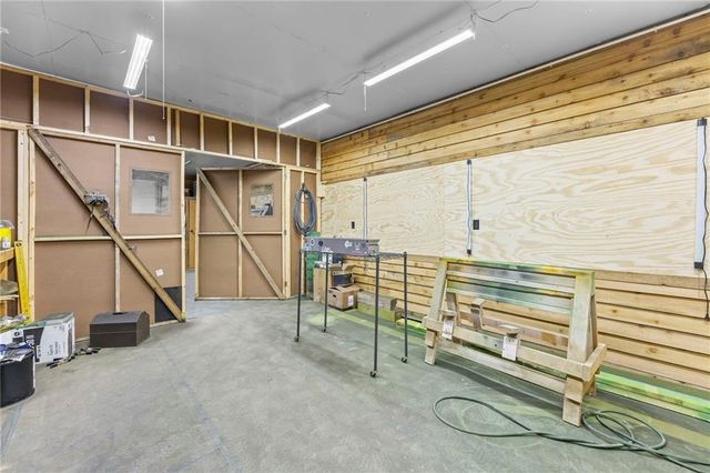 20065 McLouth Road, Tonganoxie, KS 66086