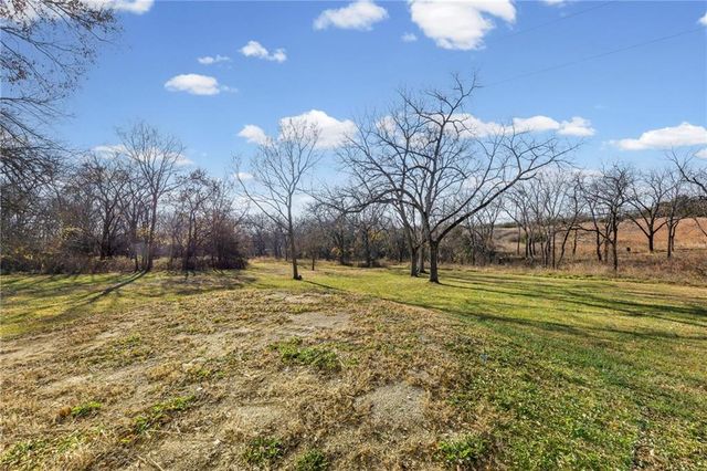 20065 McLouth Road, Tonganoxie, KS 66086